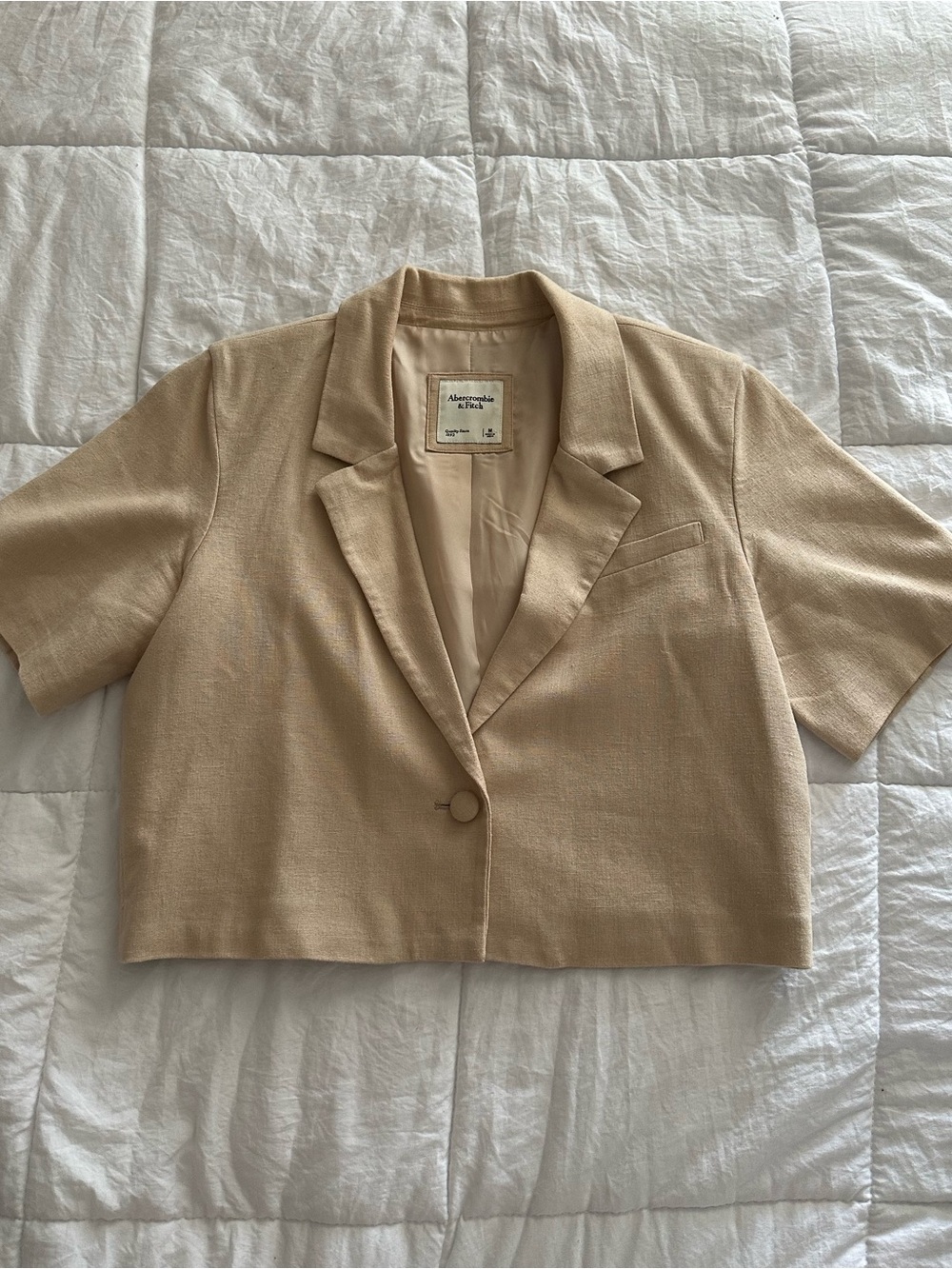 Abercrombie & Fitch Cropped Short-Sleeve Blazer in Beige